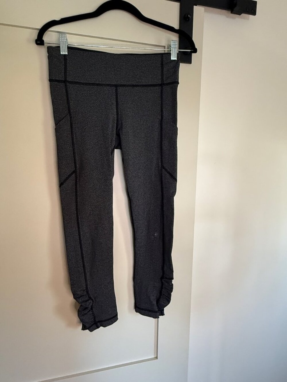 Lululemon Gray Herringbone Ruched Crop Leggings Size 6
